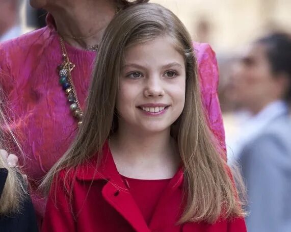 Дочь испания. Королевская семья испании. Летисия (королева испании). Король испании фелипе с дочерьми. Дочь испания.