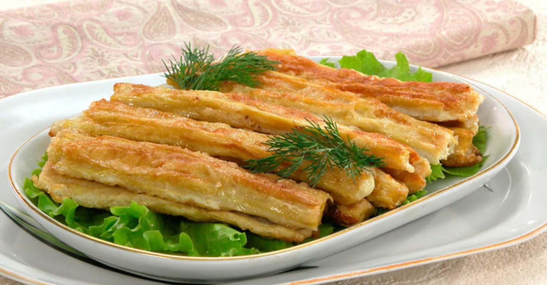 соевая спаржа на сковороде. зеленая стручковая спаржа. спаржа жареная. спаржа жареная. соевая спаржа на сковороде.