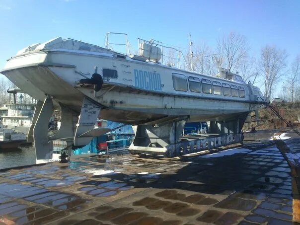 Судно на подводных крыльях спк восход. Спк восход нибулон. Теплоход спк восход. Катер восход. Масштабная модель пассажирского теплохода на подводных крыльях.