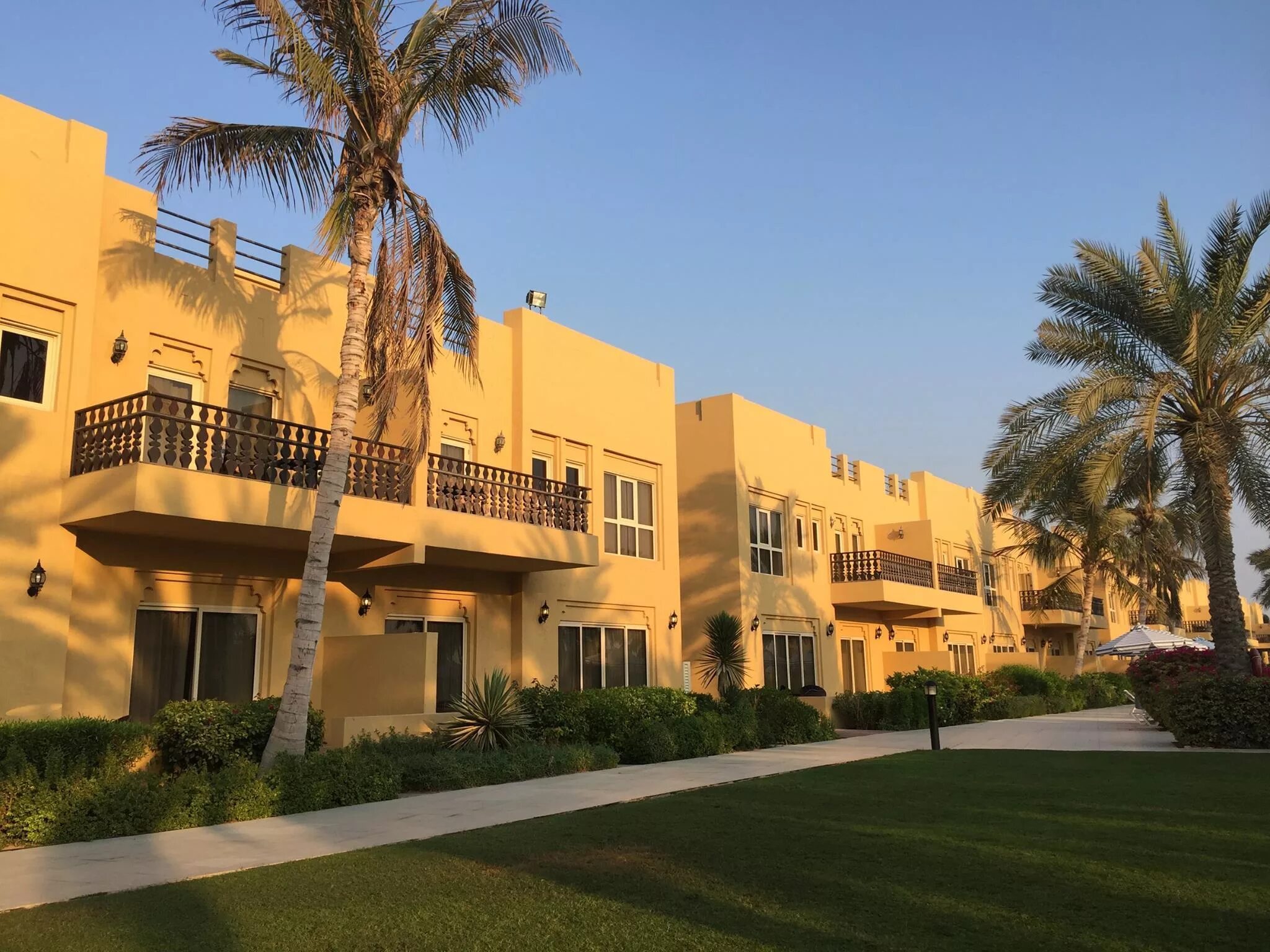 Аль хамра 4. Рас Эль Хайма al Hamra Village Hotel. Al Hamra Residence Village 5 ОАЭ. Отель al Hamra Residence 5 рас-Эль-Хайма. Al Hamra Village 4*, ОАЭ, рас-Эль-Хайм.