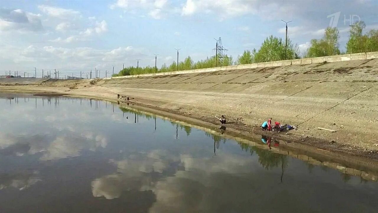 Обмеление Куйбышевского водохранилища. Водохранилище в Казани. Обмелевшее Куйбышевское водохранилище. Уровень воды Куйбышевского водохранилища.