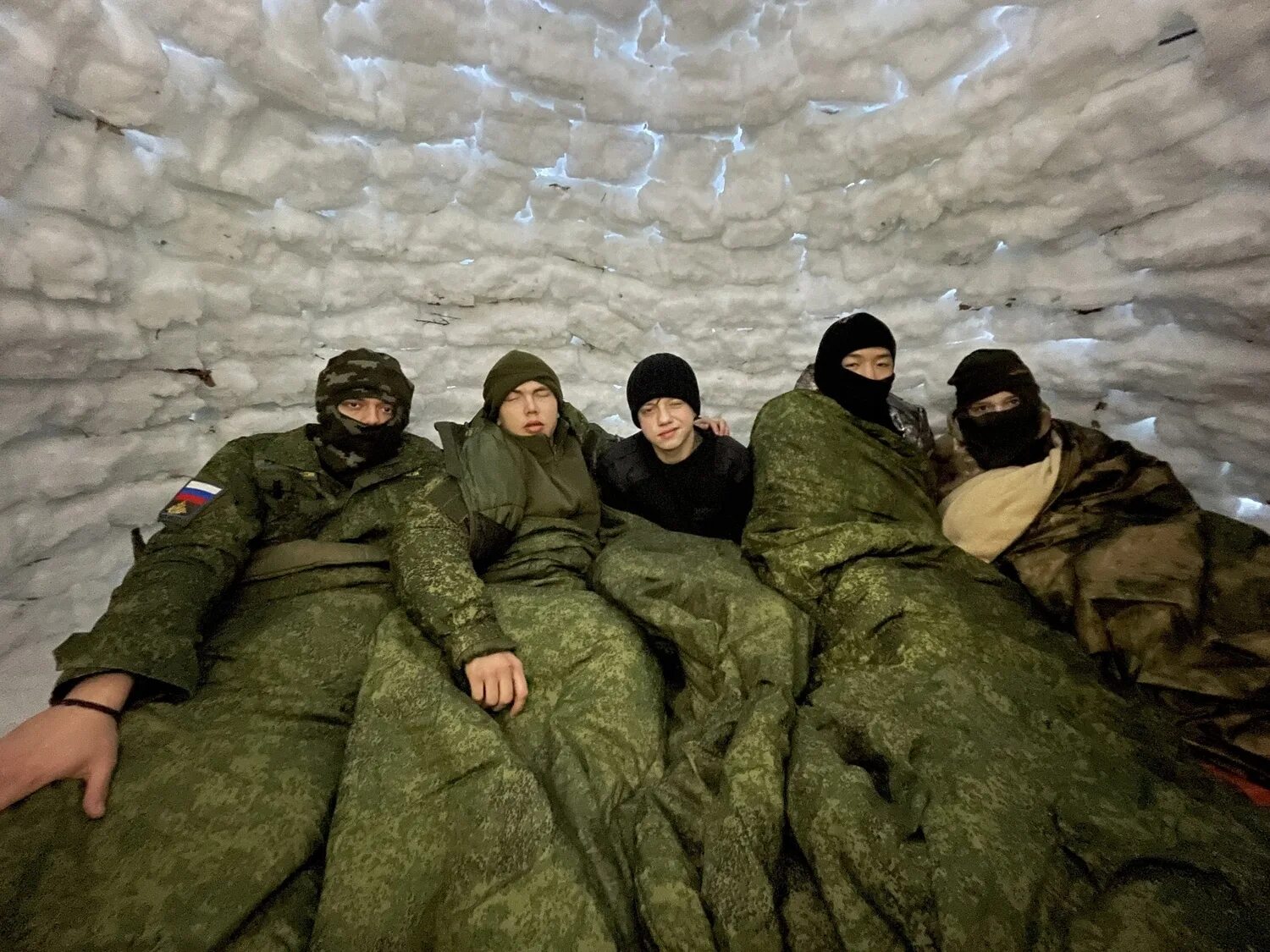 Место сбора военных. Военные сборы. Военный зима. Сборы в армию. Зимние военные сети.