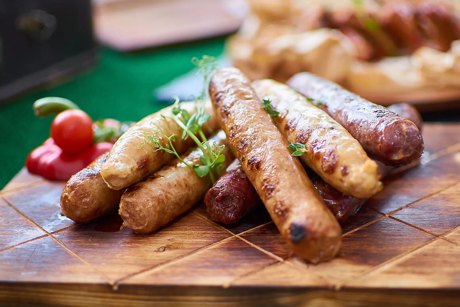 Колбаса из свинины из мяса. Мегрельские купаты. Купаты Нюрнбергские улитка. Купаты свино говяжьи. Купаты грузинские.