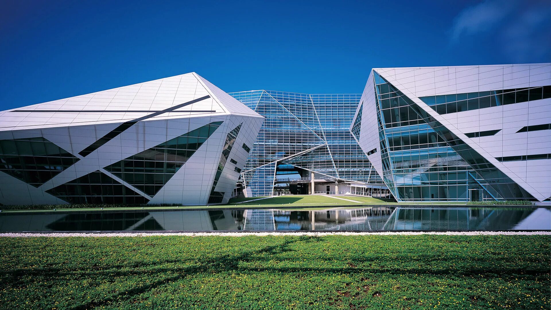 Бангкок Юниверсити. Бангкокский университет bu. Современные здания. Современная архитектура.