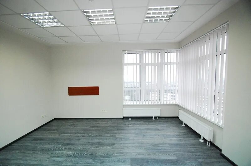 Купить помещение в центре. Пустое офисное помещение. Нежилое помещение. Пустое помещение под офис. Пустой кабинет.