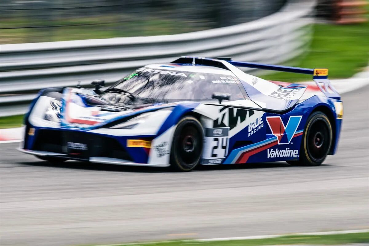 Mclaren p1 в неоне. Зендая коулман босиком. Какая круче. Toyota camry vs mazda 6. Reflection team.