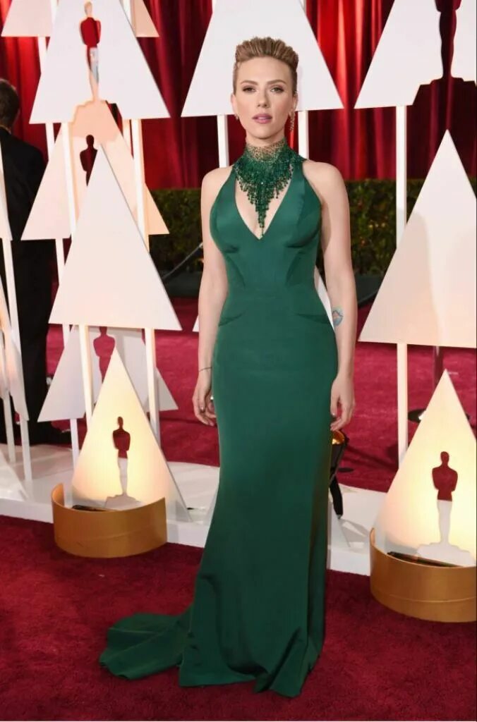Платье церемония. Лучшие платья на церемонии Оскар. Скарлетт Йоханссон церемония награждения зеленое платье.