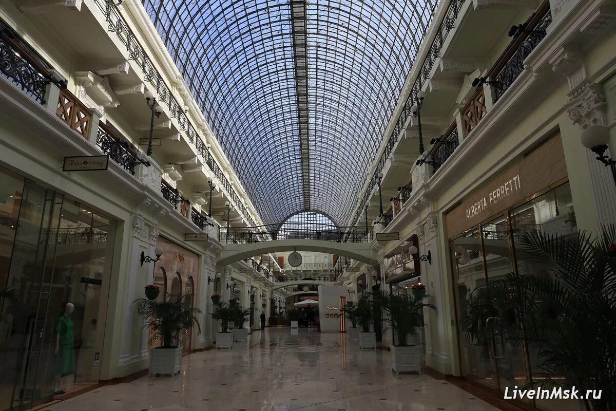 Где находится петровский пассаж. Петровский Пассаж Москва. Петровский Пассаж на Петровке. Петровский Пассаж Шухов. Петровский Пассаж Москва улица Петровка.