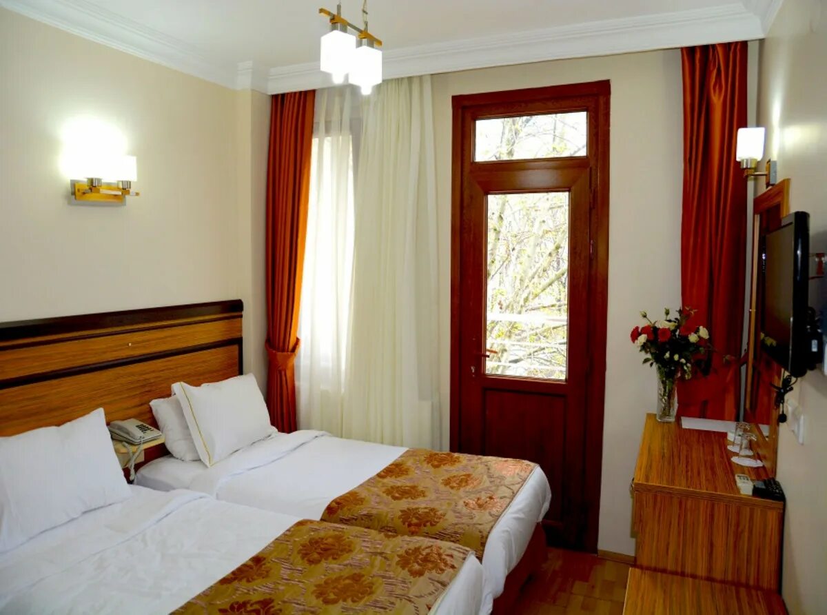 May Hotel 3 Стамбул. May Hotel Istanbul 3 Турция Лалели Стамбул. May Hotel Sultanahmet/Kumkapi 3. Французский балкон стандартный номер. Отель 9 мая