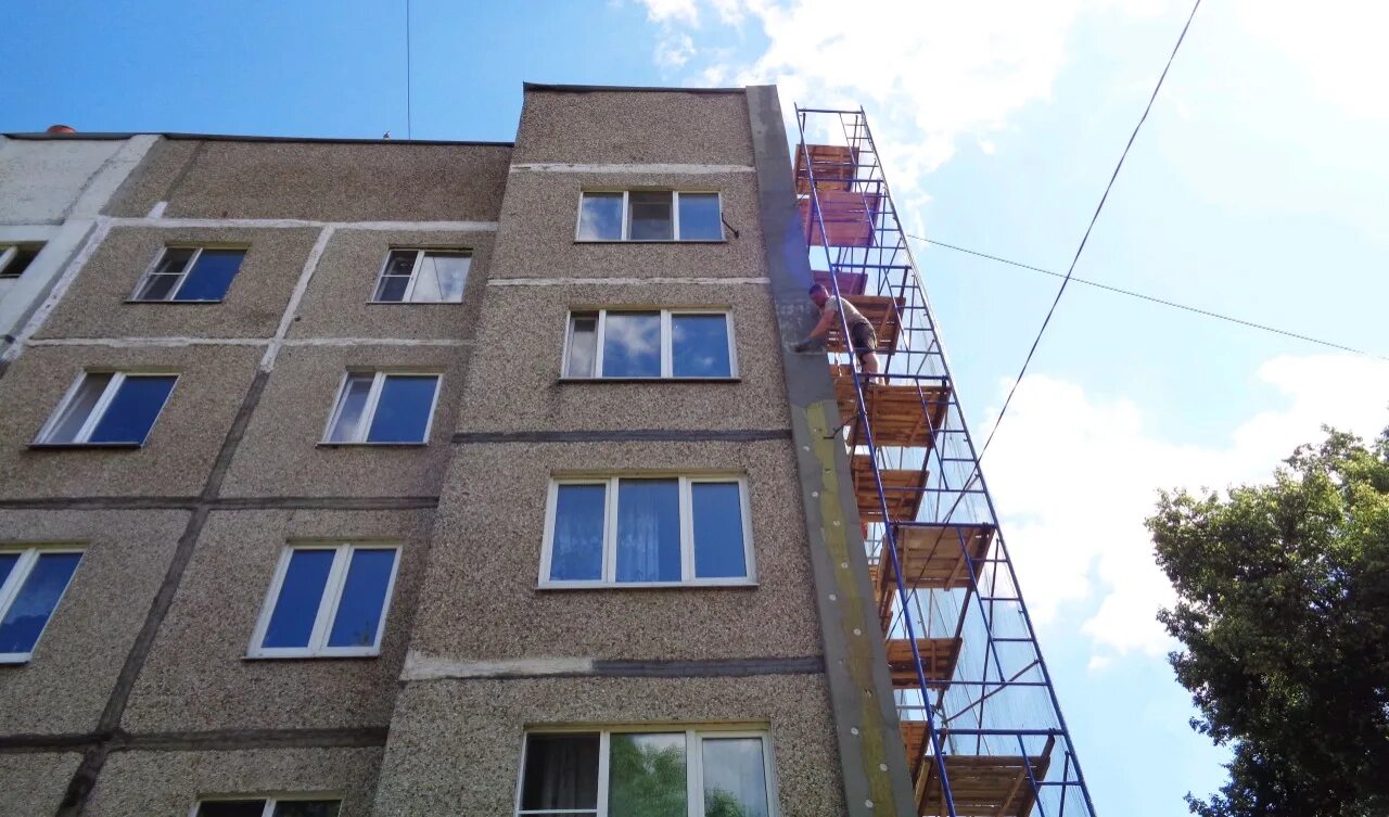 Стойка промежуточная. Оригинальная отделка стен. Торцевая часть стены. Межкомнатные стены из гипсокартона. Натуральный камень в интерьере квартиры.