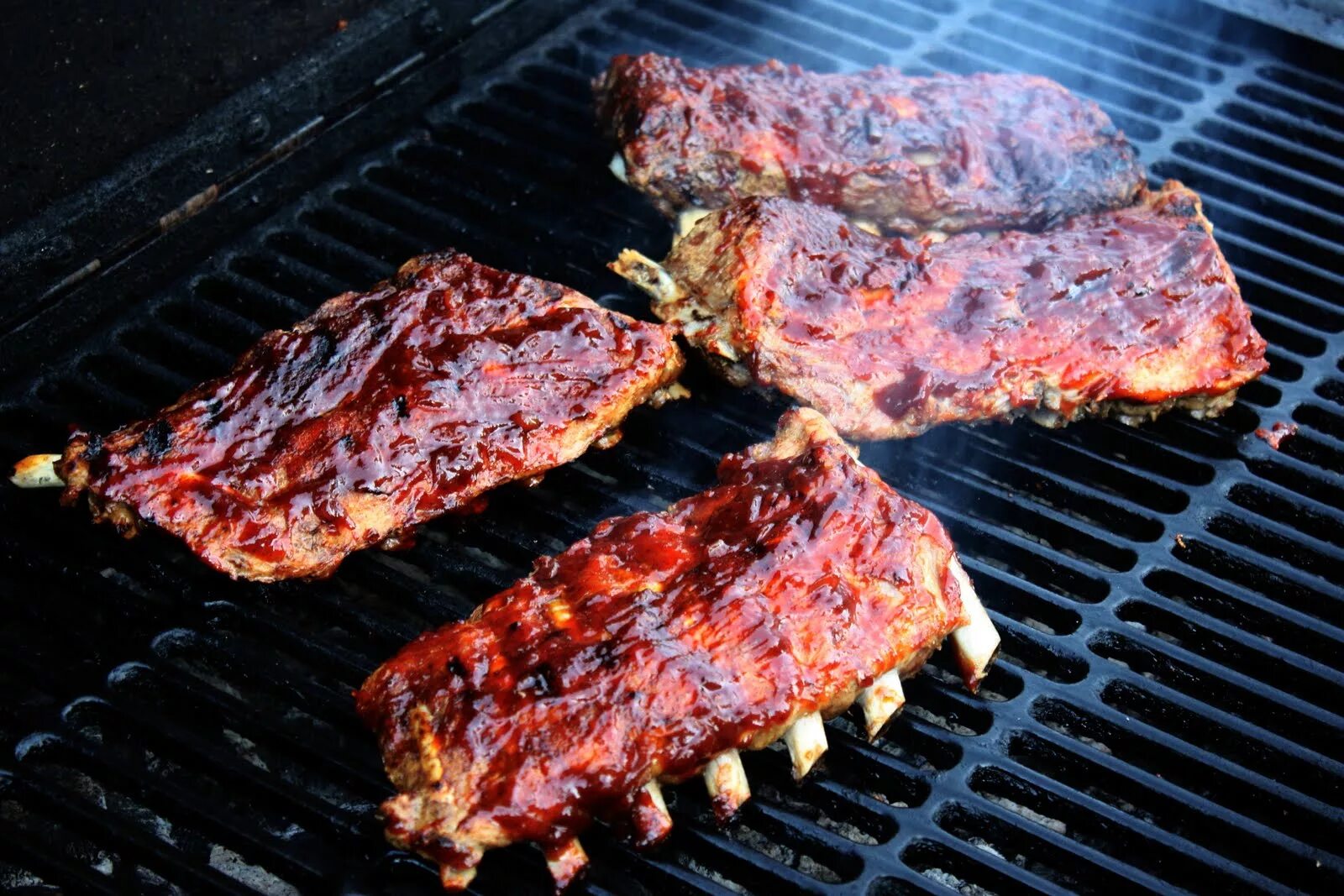 Grill перевод. Свиные ребрышки BBQ. Ребрышки асадо говяжьи. Запеченные свиные ребрышки BBQ. Свиные ребра гриль.