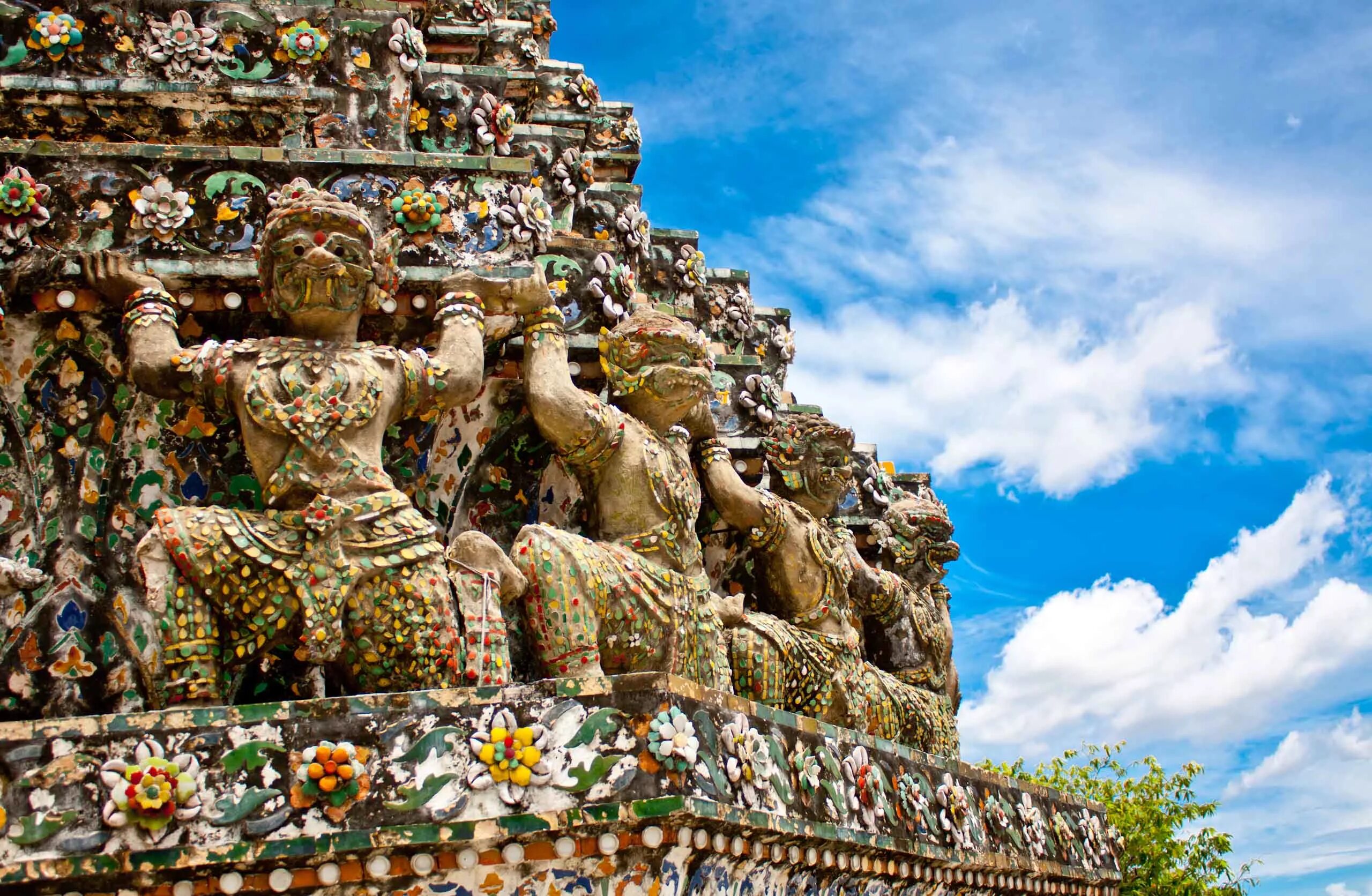 Арун бангкок. Храм утренней зари (wat Arun). Ват Арун Бангкок. Храм Арун Тайланд. Храм рассвета в Бангкоке.