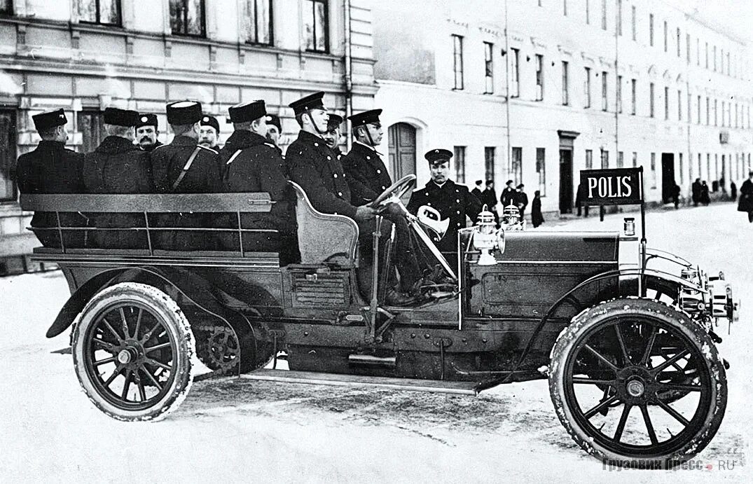 первые полицейские. сыскная полиция российской империи 1866. городовой полицейский российской империи. конная милиция 1941. машины полиции российской империи.