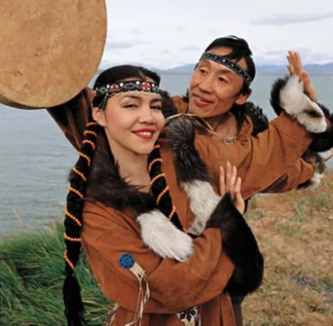 Чукчи. Керри народность чукотка. Чукча женщина. Жена чукчи видео. Чукчи коряки ительмены эскимосы.