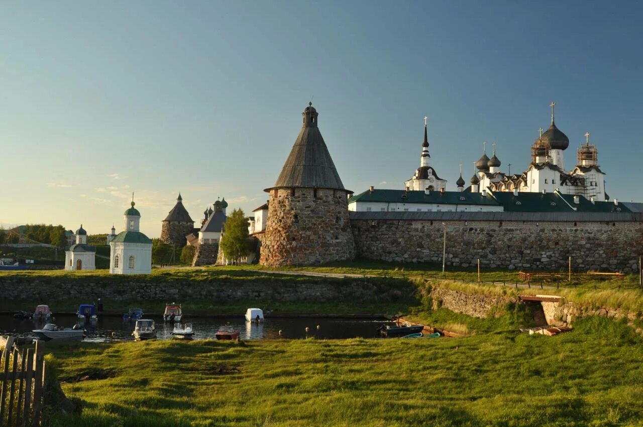 Соловецкий Кремль Соловецкие острова. Кремль Соловецкого монастыря. Соловецкие острова Кремль-крепость. Соловки монастырь.