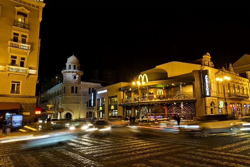 Тбилиси велодорожки. Пекинская улица 21 тбилиси. Сабуртало грузия проспект важа пшавела. Торговая улица дашилань. Улица пекина в тбилиси.