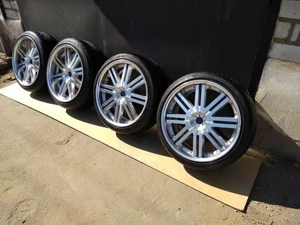 Качественная ковка, передние 8,5 ЕТ 26; задние с полкой 9,5 ЕТ 30 . 