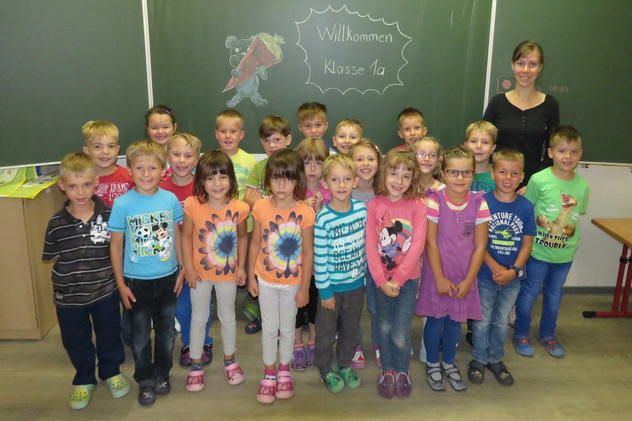 Начальная школа в Германии Grundschule. Школа в Германия груншули начальная школа 61. Второгодник в первом классе. Klasse b1.1.