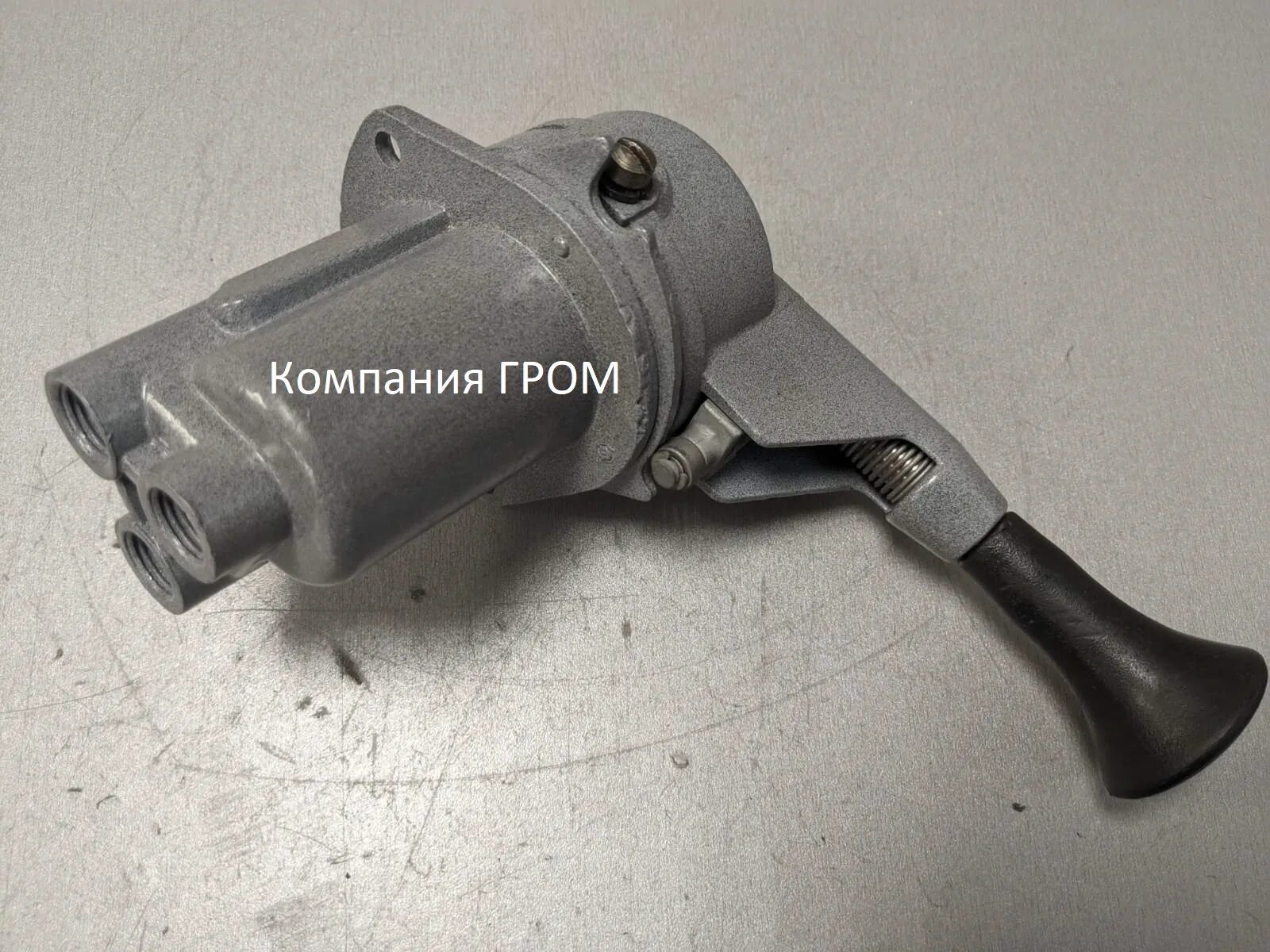Кран стояночного тормоза камаз 5320. Кран тормозной 100-3537010. Ремкомплект ручника камаз евро-1. Травит ручник камаз. Кран ручного тормоза камаз 4-х выводной евро.