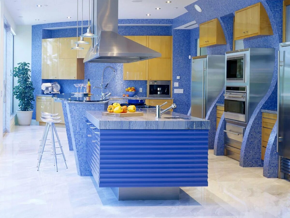 Синяя кухня. Синие кухни. Кухня в синем цвете. Синяя кухня в интерьере. Стильная синяя кухня.