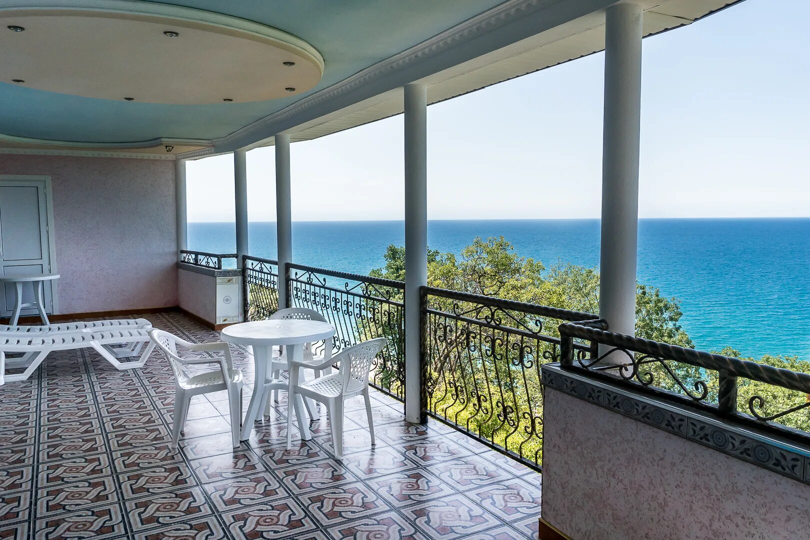 Отель с видом на море в лазаревском. Сочи гостиница сон у моря. Гостиница шторм сочи. Отель сон у моря район мамайка. Сочи отели у моря 2023.