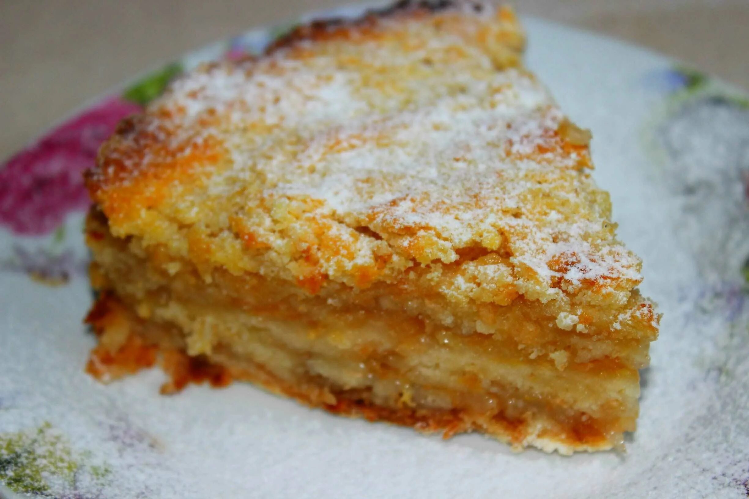 Рецепт пирога с манкой и яблоками. Насыпной яблочный пирог. болгарский насыпной яблочный пирог. насыпной пирог с яблоками. яблочный пирог сухой насыпной.