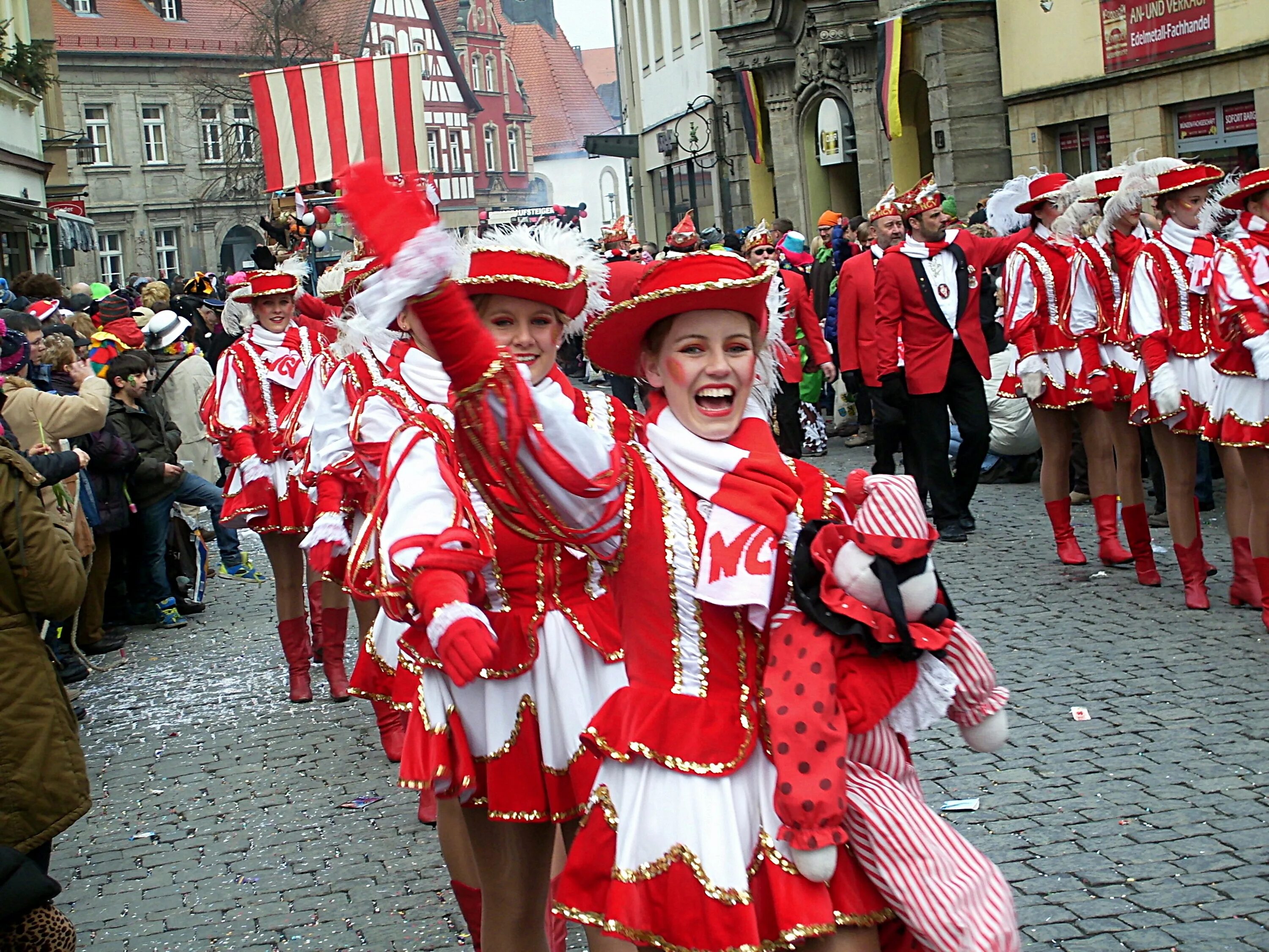 В германии 10 человек. Рейнский карнавал. Фашинг карнавал в Германии. Кельнский карнавал. Германия карнавал. Баварские карнавалы.
