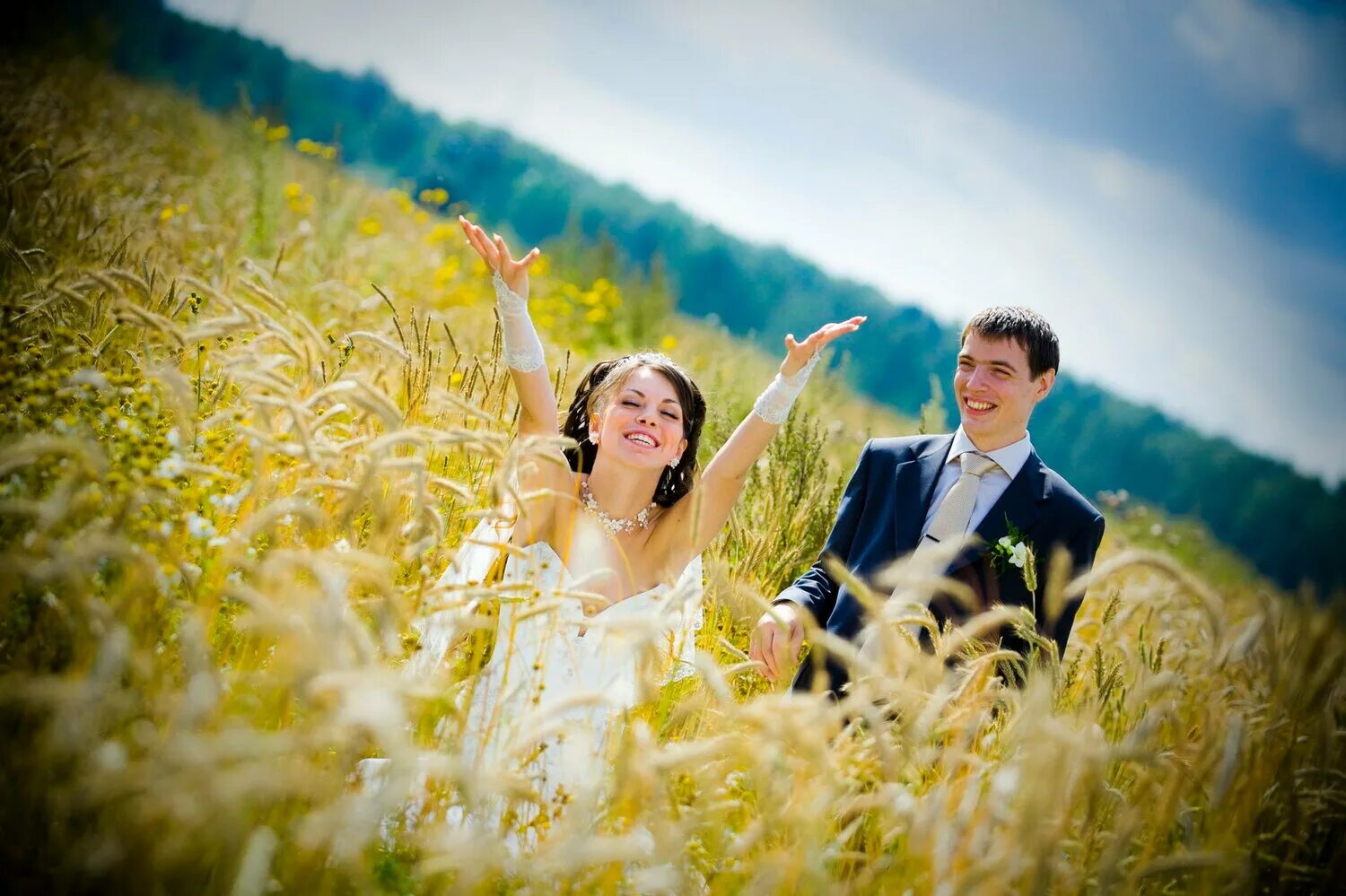 Свадьба поли. Фотосессия в стиле рустик. Свадебная фотосессия в поле. Свадьба в поле. Свадебная фотосессия в поле.