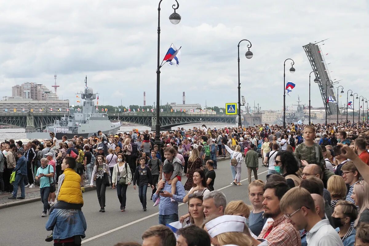 Самый длинный день в петербурге. Военно-морской парад в санкт-петербурге 2025. морской парад в санкт-петербурге 2025. военно морской парад спб 2025. парад военно морского флота в санкт-петербурге 2025.