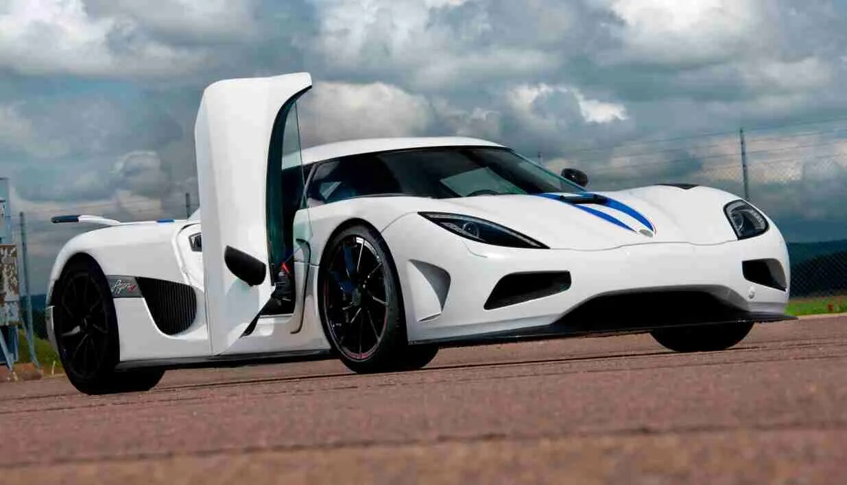 Кенигсегг АГЕРА. Коненсек АГЕРА. Кенигсегг Agera r. Koenigsegg Agera r. Самые сильные автомобили