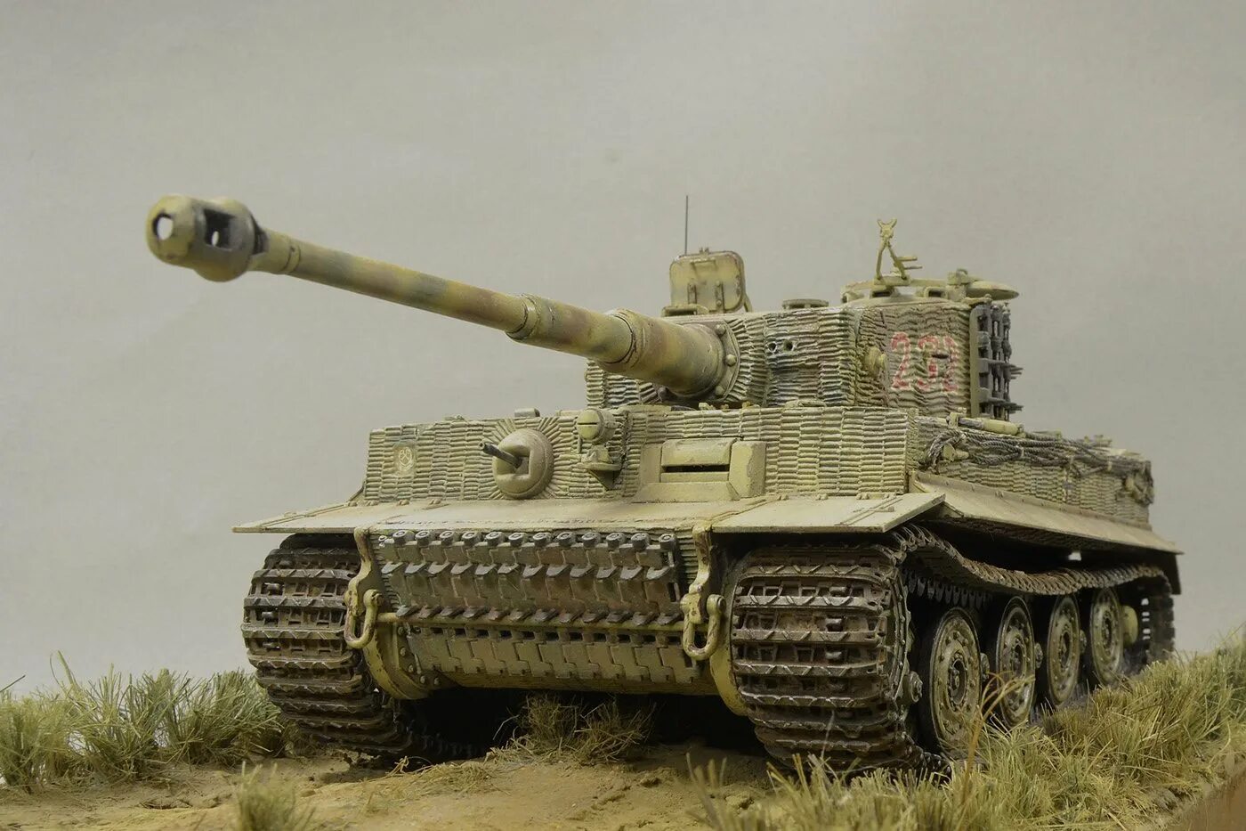 Новый немецкий танк тигр. Немецкий танк тигр 1. PZ-vi тигр. Танк Panzerkampfwagen vi Tiger i. Танк тигр Ausf e.