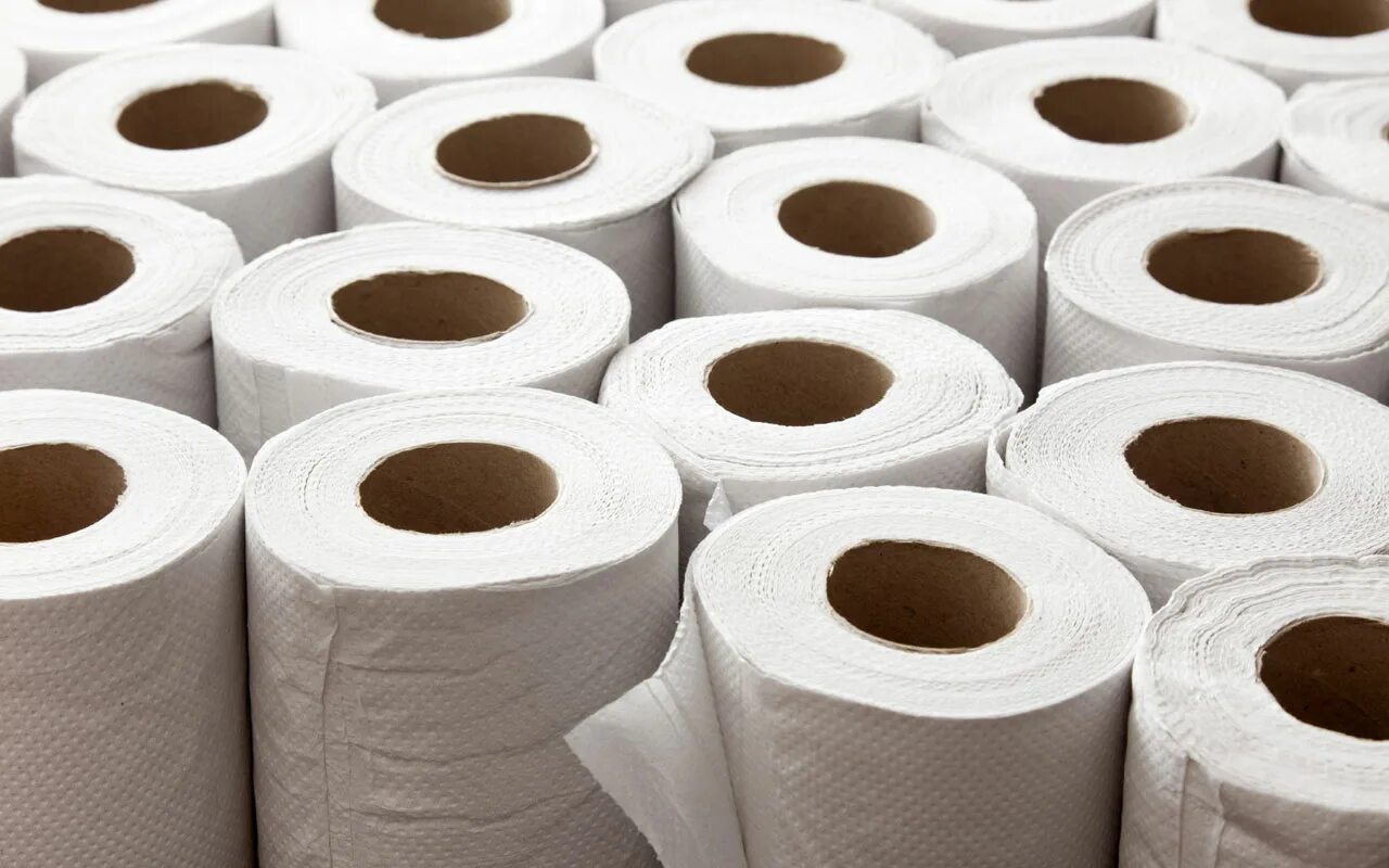 Туалетная бумага Toilet paper. Туалетная бумага много рулонов. Рулон белой туалетной бумаги. Туалетная бумага из макулатуры. Бумага сток