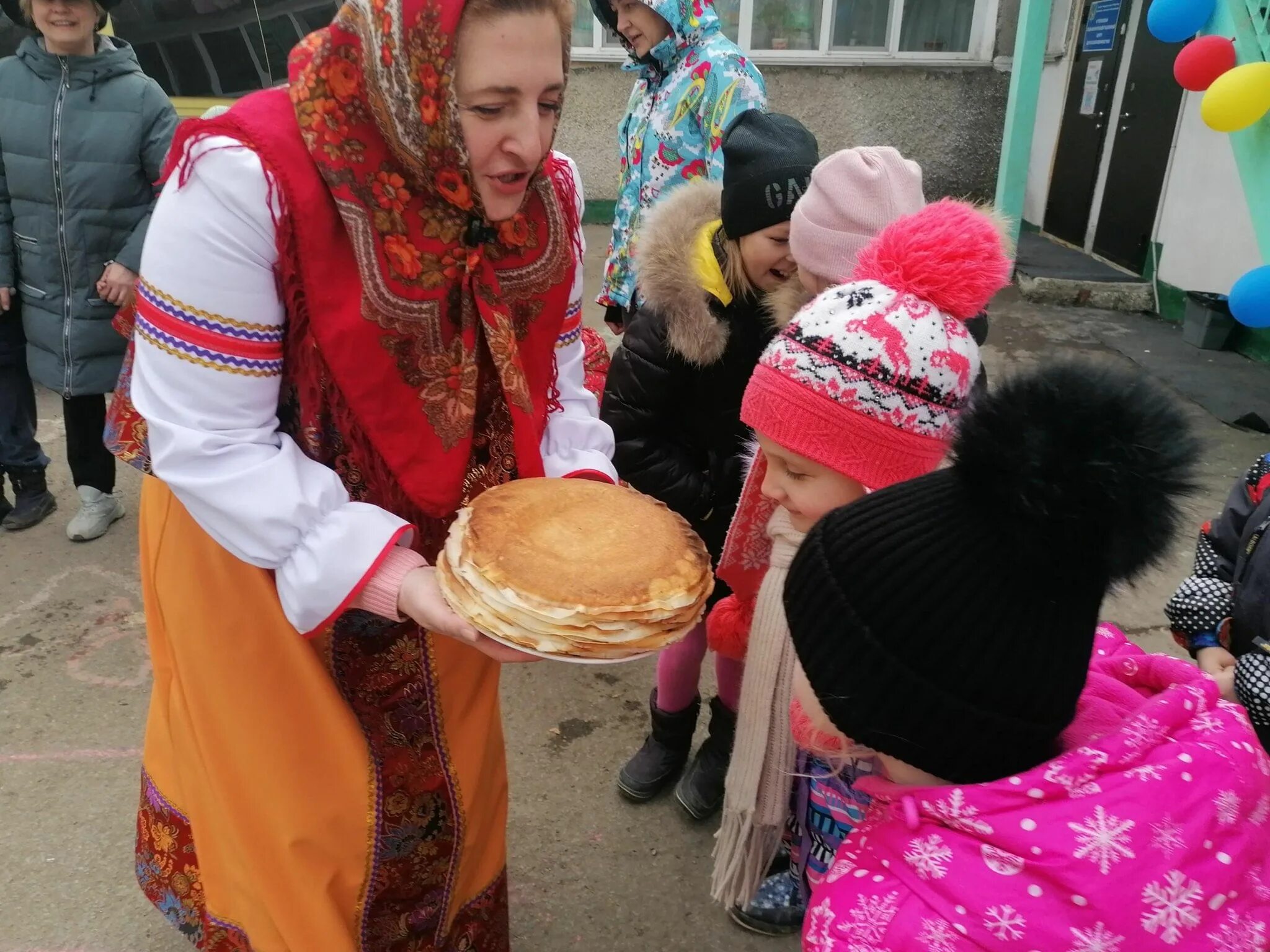 Масленица традиции. Неделя Масленицы. Праздничные гуляния на Масленицу. Мероприятие Масленица в городе.