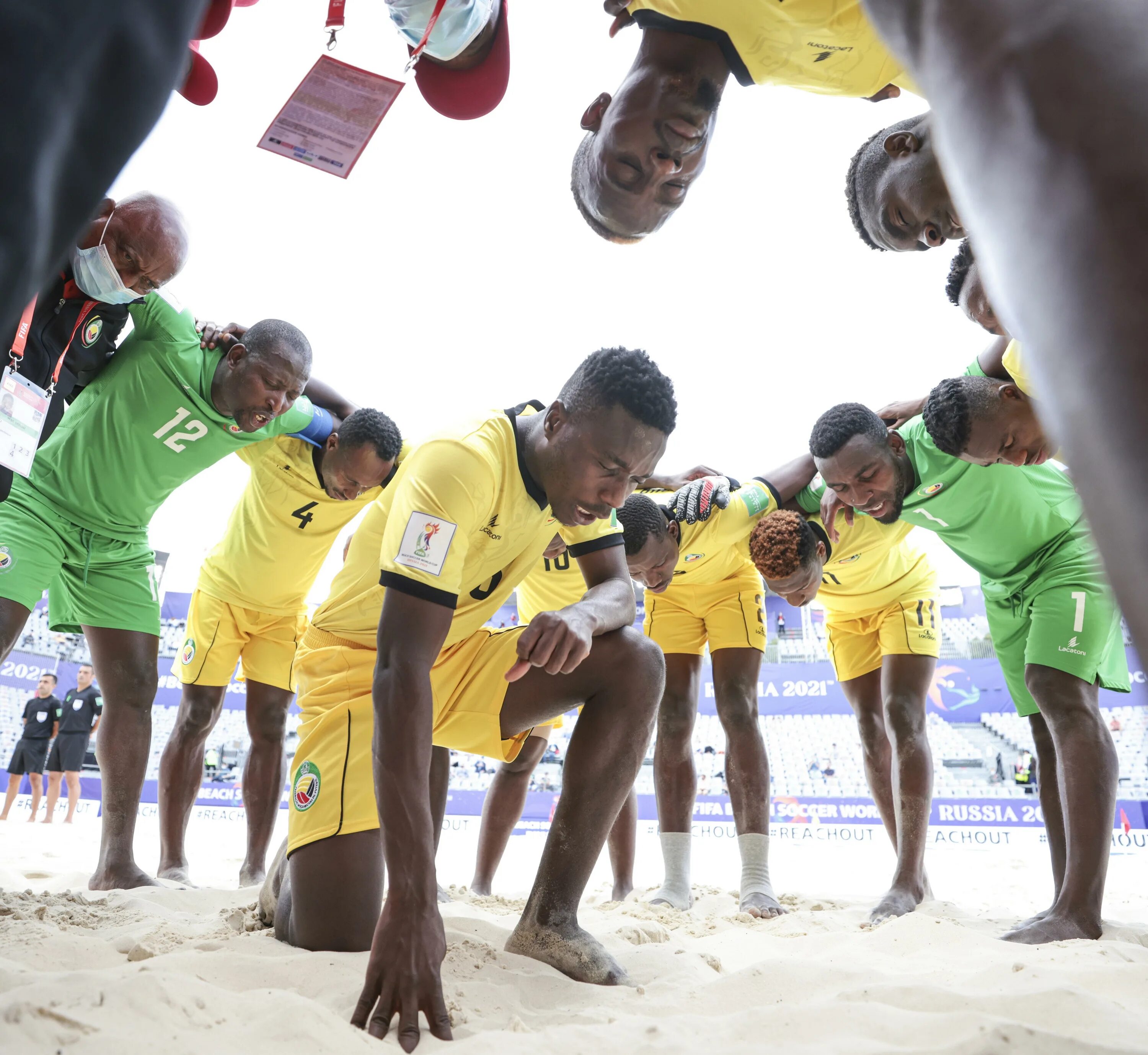 Beach soccer world. Мозамбик футбол. Футболисты Мозамбик. Кубок африканских наций по пляжному футболу 2021.