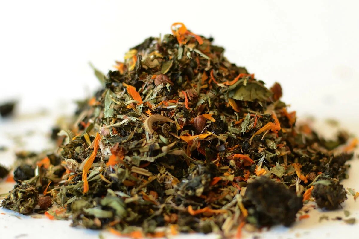 Бессмертник зверобой Ромашка. Травяной чай. Чайные травы. Чай из сушеных трав. Трава собранная для чая