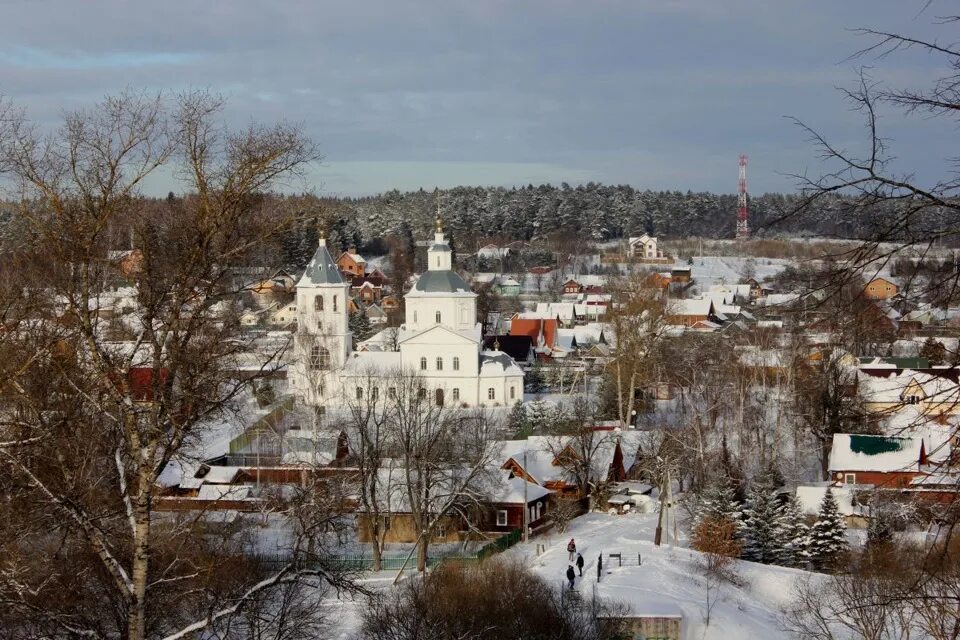 Городок верея. Верея Московская область. Верея Наро-Фоминский торговые ряды. Верея Московская область Наро-Фоминский район в 90 годах. Город Верея площадь.