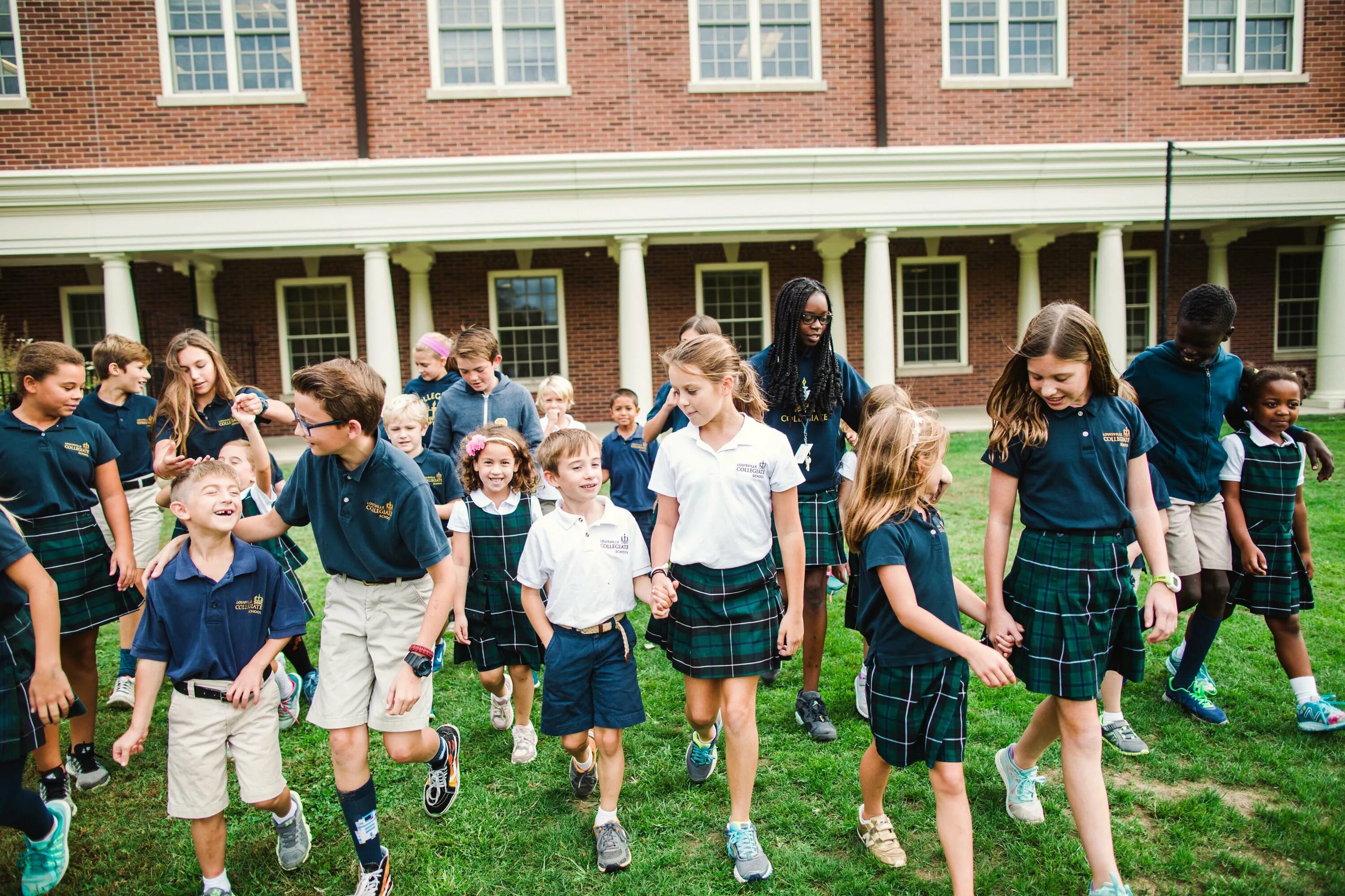 Limits school. Современная школа фото. Школьное образование в Англии 18 века. Friends School Англия. Начальная школа in USA.