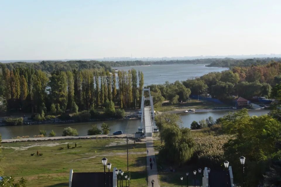 Дает в городе азове