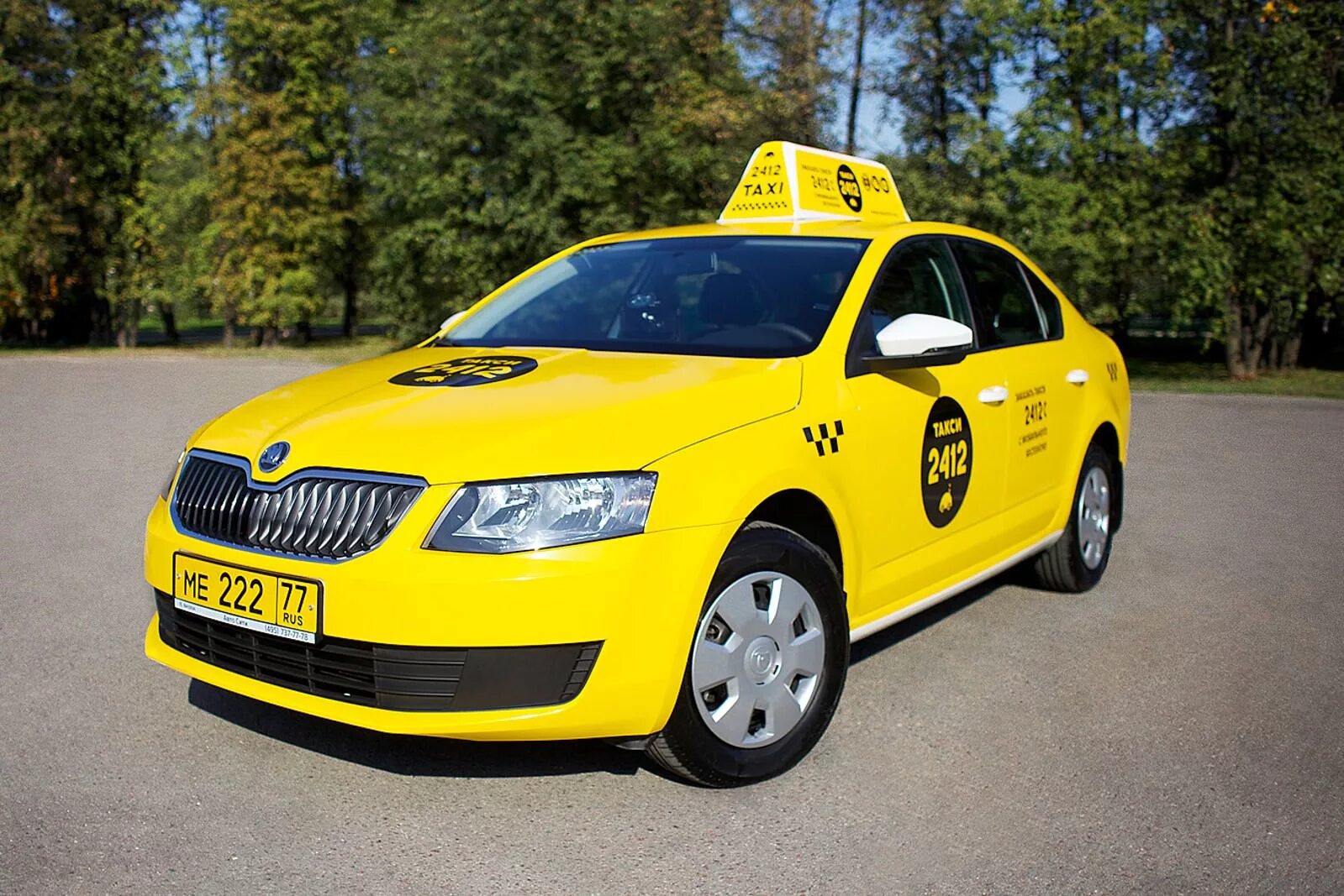 Фото такси машин. Машина "такси". Желтая машина такси. Машина такси белая. Такси комфорт машины.