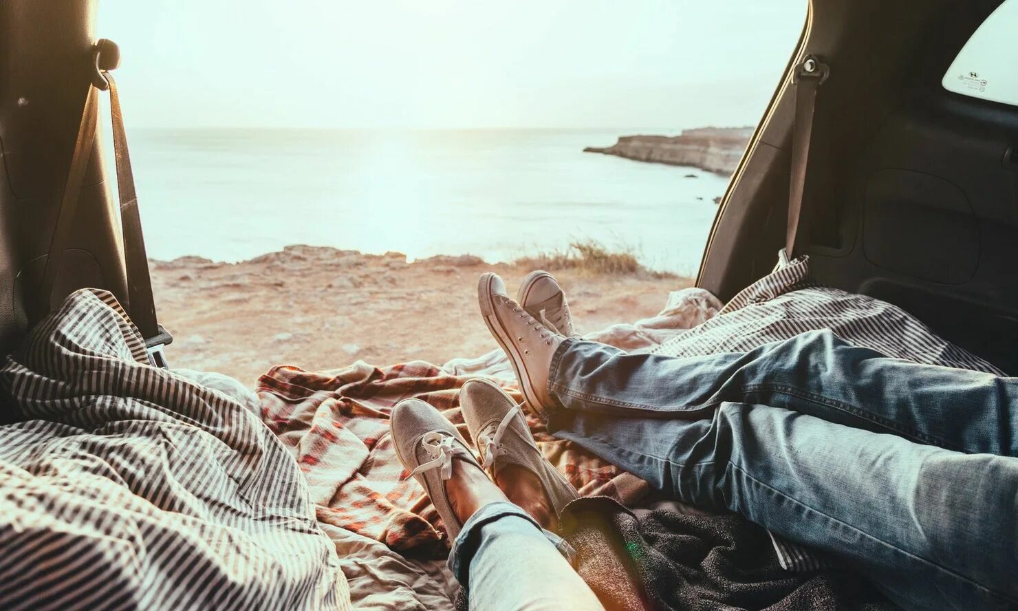 Осень туризм картинки. Фотосессия в горах осенью. Путешествие. Путешествие на автомобиле. Уютно в машине.