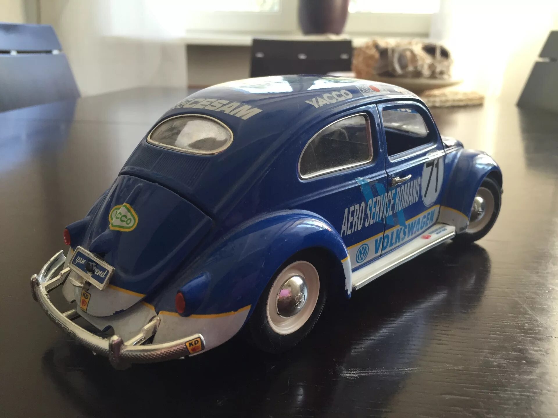 VW Beetle машинка 1/18. Модель Sunnyside Volkswagen Жук 1 32. Beetle 1:18 Bburago. Фольксваген Жук модель 1/18.