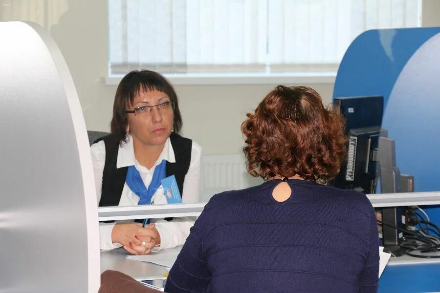 специалистов клиентской службы пенсионный фонд. клиентская служба пенсионного. клиентская служба пенсионного фонда россии это. люди на приеме в пфр. клиентские службы пенсионного фонда рф.