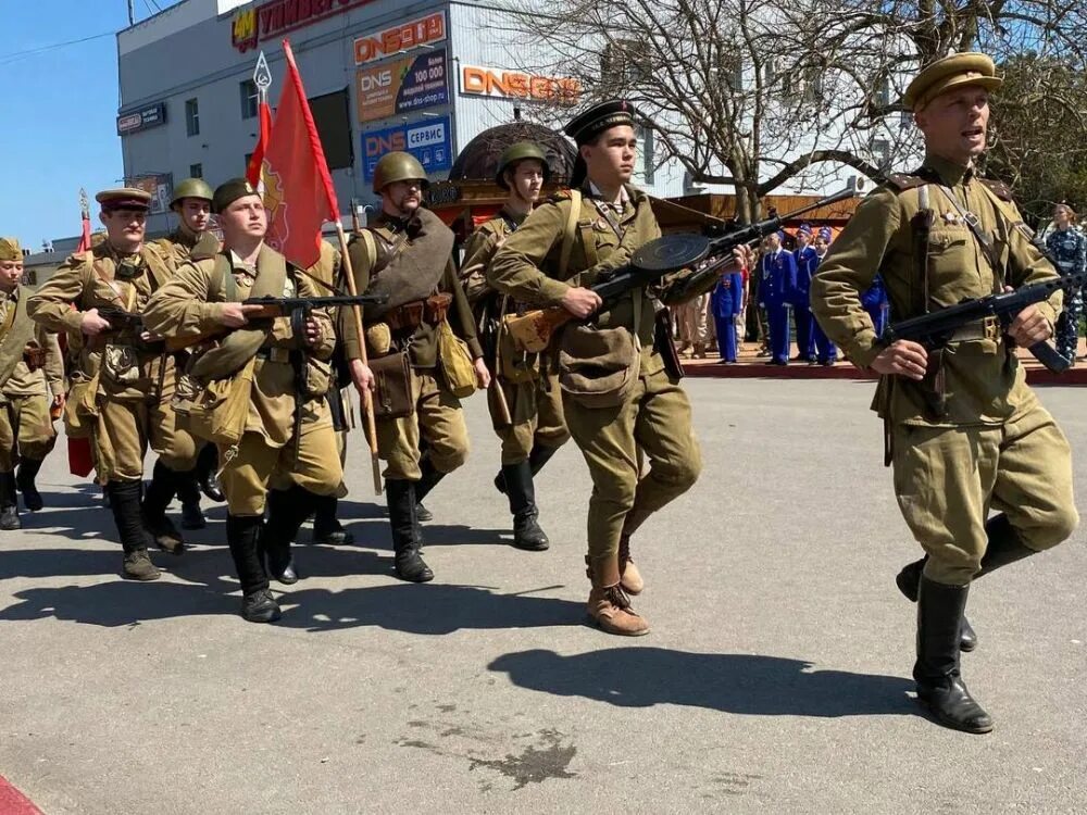 Освобождение керчи от немецко фашистских захватчиков. 11 Апреля 1944 освобождение Керчи. Освобождение Алушты 1944. 11 Апреля день освобождения Керчи.