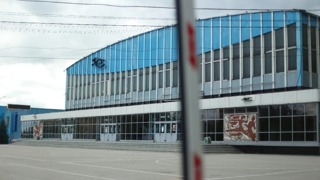 После дворца спорта. Столичный дворец спорта в пекине 2022. Дворец спорта казань московская 1. Дворец спорта барнаул. Город видное дворец спорта.