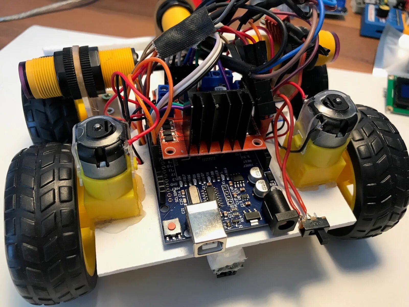 Arduino робот платформа. Робот сумо ардуино. робот сумо на arduino. робот жук на ардуино. платформа ардуино робот сумо.