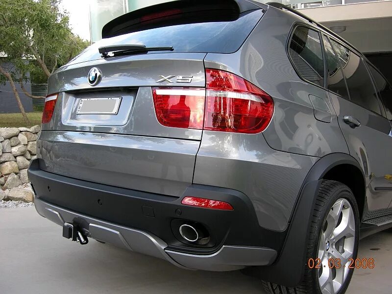 Задний бампер е70. Брызговики на бмв х5 е70. bmw x5 e70 aero kit. bmw x5 e70 арки. задний бампер bmw x5 e70.