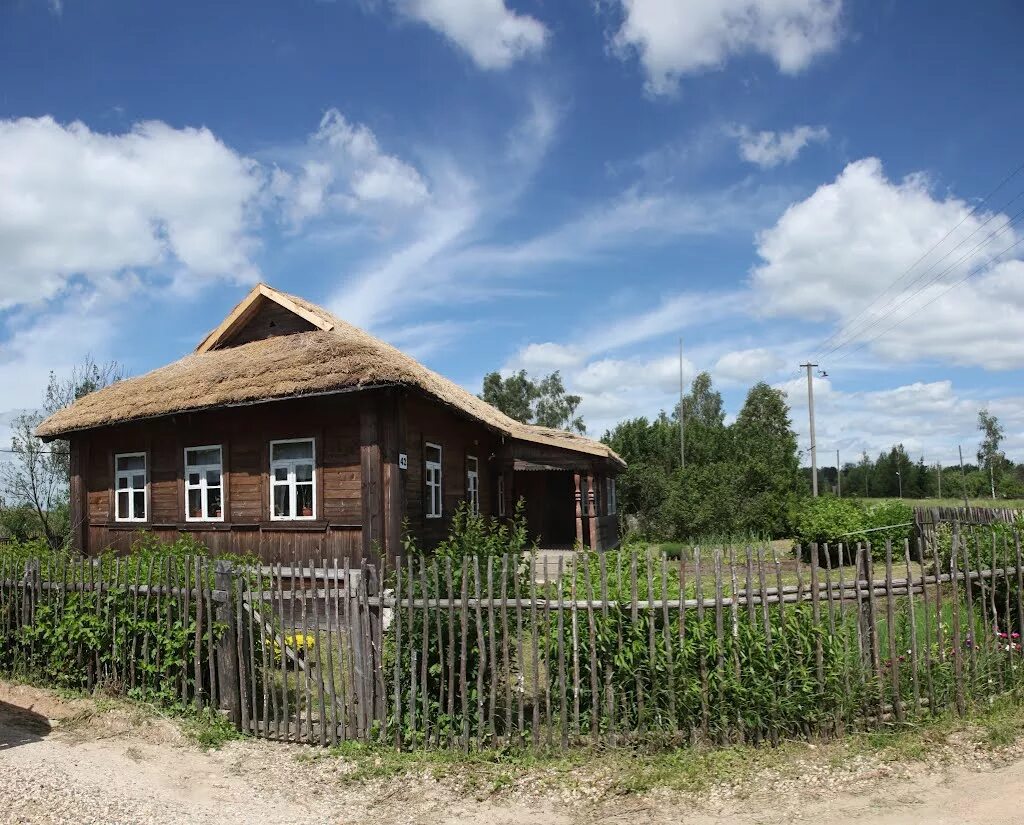 Дом музей гагарина в клушино. Дом гагарина в клушино. Дом юрия гагарина в гжатске. Дом-музей детских лет ю. Д дом гагарина.