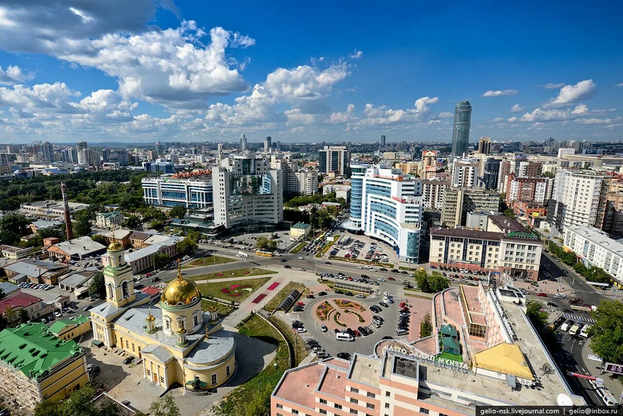 Площадь среднего города. Город Екатеринбург. Екатеринбург столица Свердловской области. ЕКБ центр города. Центр России Екатеринбург.