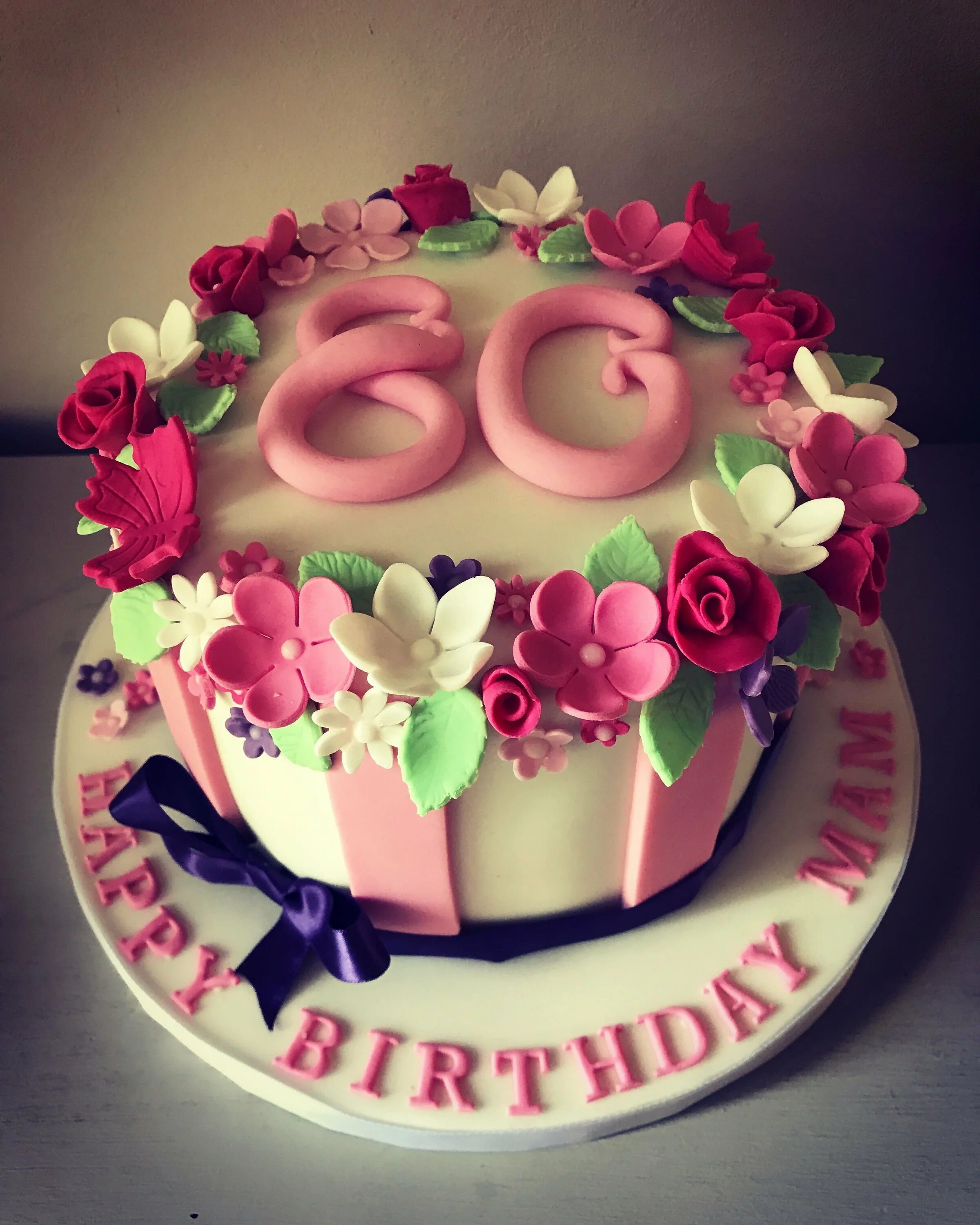 Торт на юбилей. Торт на день рождения женщине. Торт на юбилей 60 лет женщине. Красивый торт на юбилей женщине.