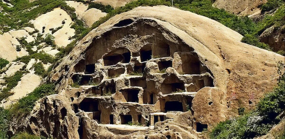 Ancient cave. Яодун в Китае. Яодун жилище. Пещера жилище. Жилища в скалах.